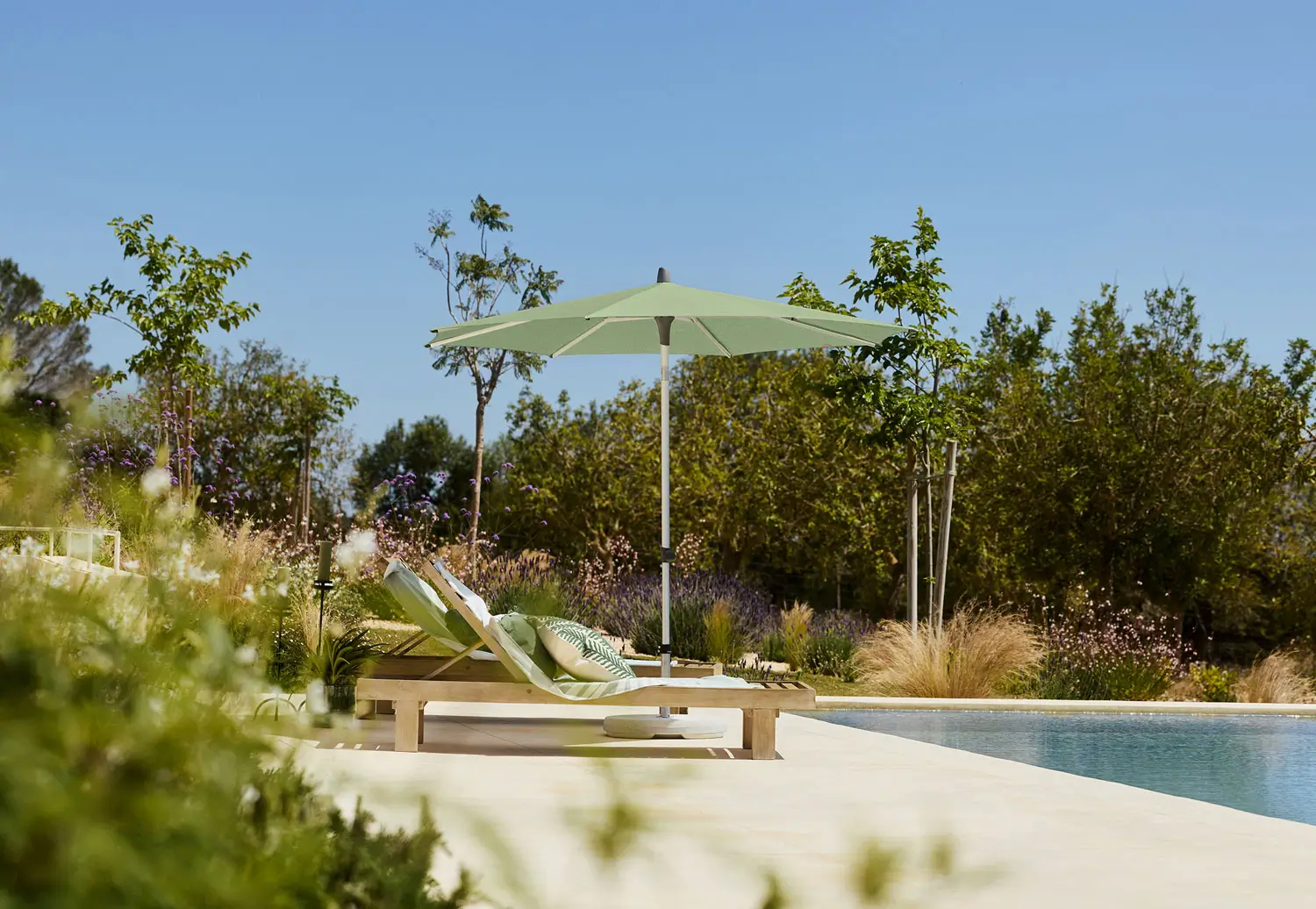 produkte-sonneschirme-großer-mittelmastschirm-img